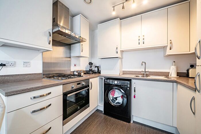 2 Bedroom Flat For Sale In Station Road, Rochester, ME2