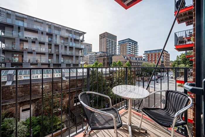 2 Bedroom Flat For Sale In Warehouse Court, Woolwich Riverside, London, SE18