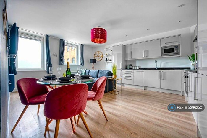 2 Bedroom Flat To Rent In The Post House, Gloucester, GL4