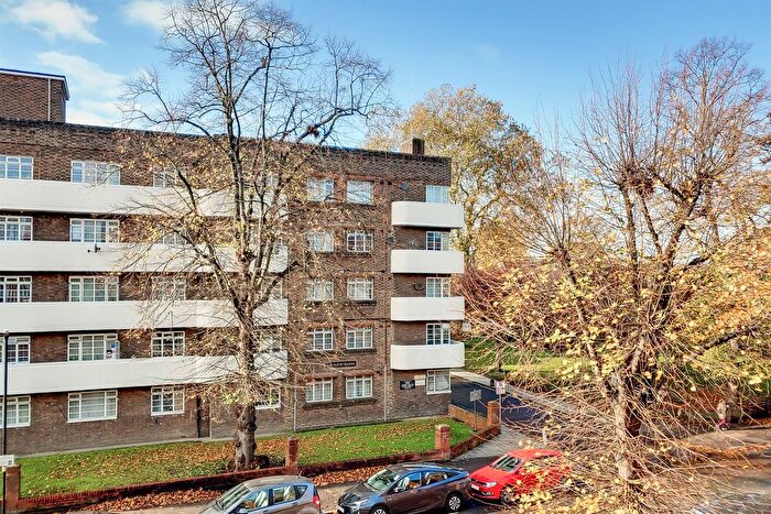 2 Bedroom Flat For Sale In Macaulay Road, London, SW4