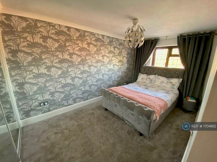 3 Bedroom Semi-Detached House To Rent In Archates Avenue, Chafford Hundred, RM16