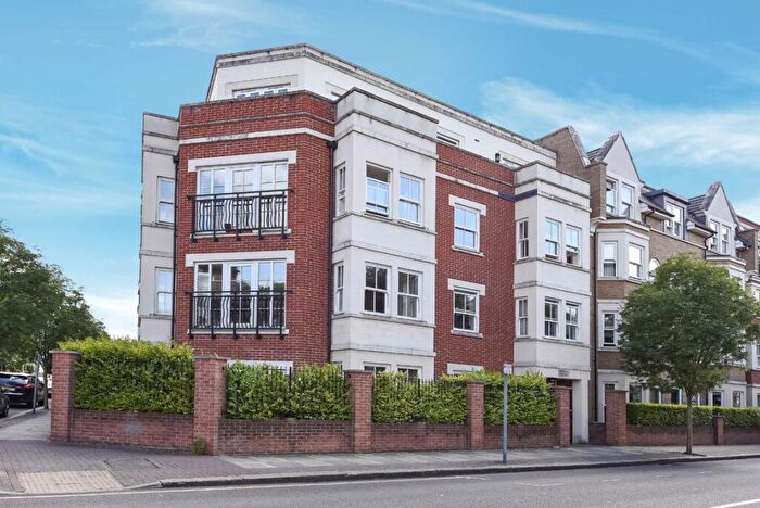 2 Bedroom Flat To Rent In Wendle Square, Battersea, SW11