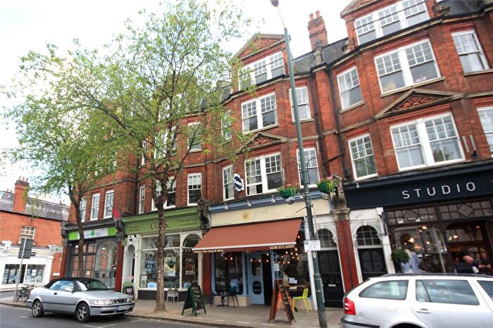3 Bedroom Flat To Rent In High Street, Teddington, TW11