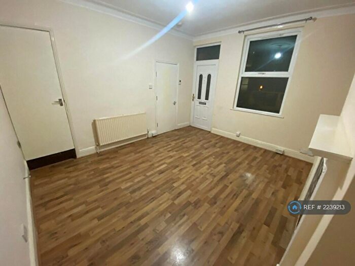 3 Bedroom Terraced House To Rent In Cecil Mount, Leeds, LS12