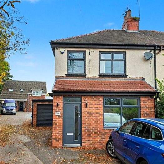 4 Bedroom Semi-detached House To Rent In Hollinsend Road, Sheffield, S12