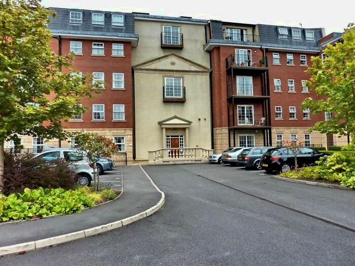 3 Bedroom Flat To Rent In Wentworth Court, Higher Lane, Whitefield, M45
