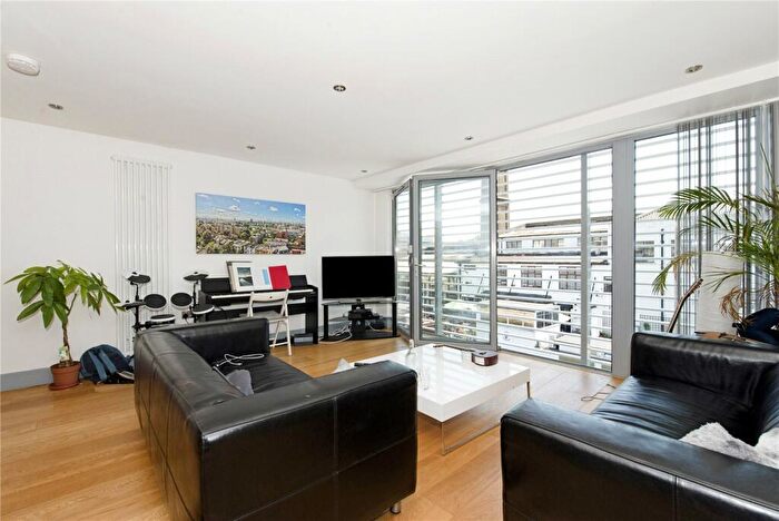 1 Bedroom Flat To Rent In Waterfront House, Waterfront Mews, N1