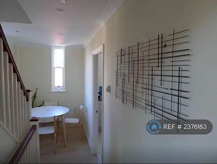 2 Bedroom Flat To Rent In Church Road, Leatherhead, KT22