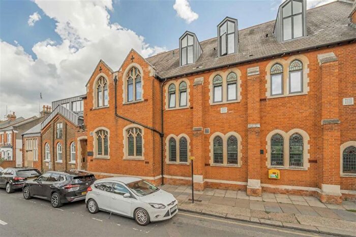 2 Bedroom Flat For Sale In Huddlestone Road, Willesden, NW2