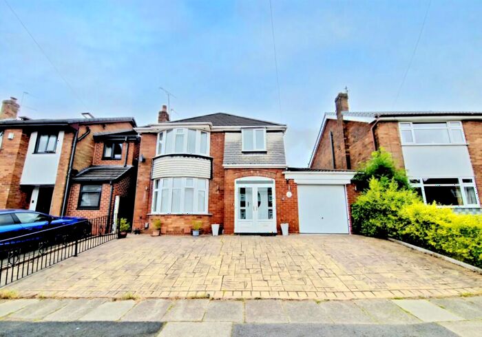 3 Bedroom Detached House To Rent In Ennerdale Drive, Bury, BL9