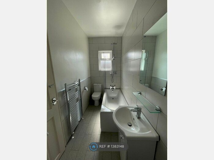 2 Bedroom Terraced House To Rent In Mount Road, Bradford, BD2