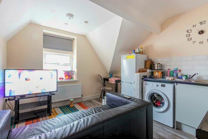 2 Bedroom Apartment To Rent In Cyril Crescent, Roath, CF24