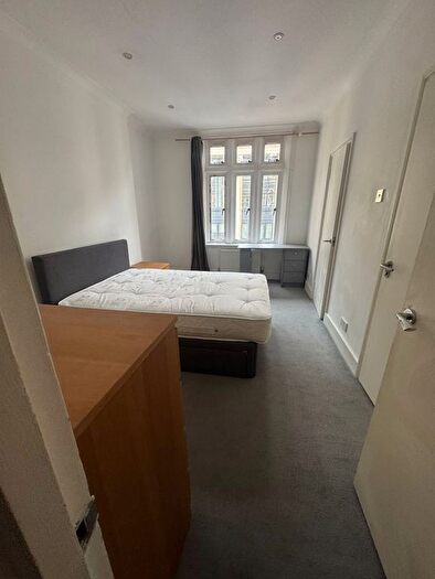 3 Bedroom Flat To Rent In Cleveland Way, London, E1