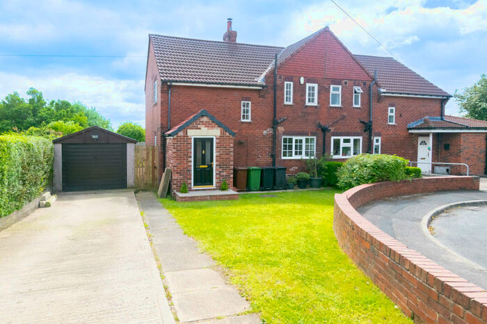 3 Bedroom Semi-Detached House To Rent In Fairfax Avenue, Drighlington, Bradford, BD11