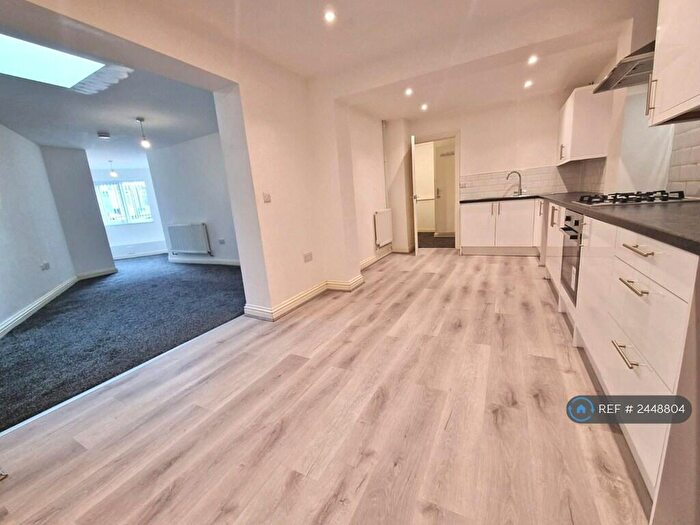 2 Bedroom Flat To Rent In Pottery Road, Oldbury, B68