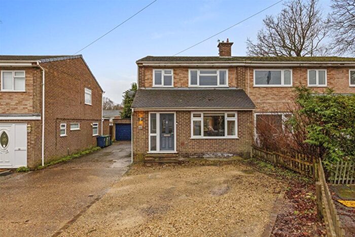 3 Bedroom Semi Detached House For Sale In Copes Shroves, Hazlemere (quiet Cul-de-sac), HP15