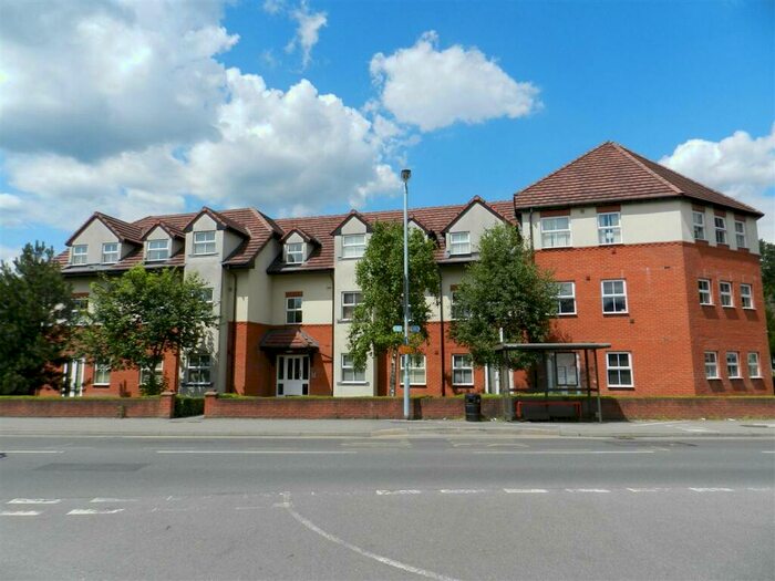 2 Bedroom Apartment To Rent In Pinewood Avenue, Crowthorne, RG45