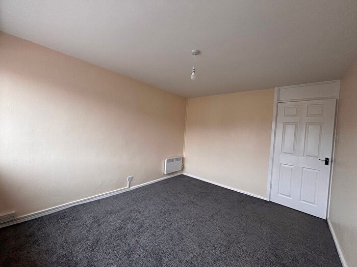 2 Bedroom Flat To Rent In Lodge Road, Rugeley, WS15