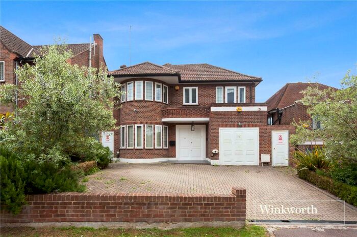 4 Bedroom Detached House To Rent In Crooked Usage, Finchley, London, N3
