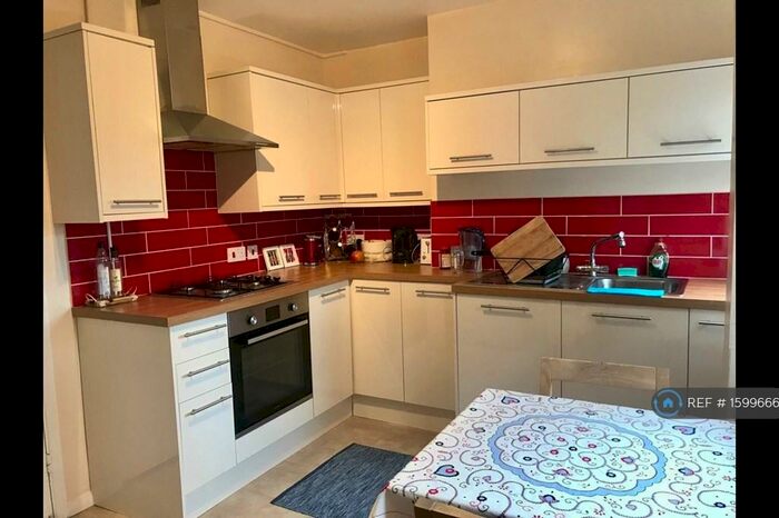 2 Bedroom Flat To Rent In Parker House, Beckenham, BR3