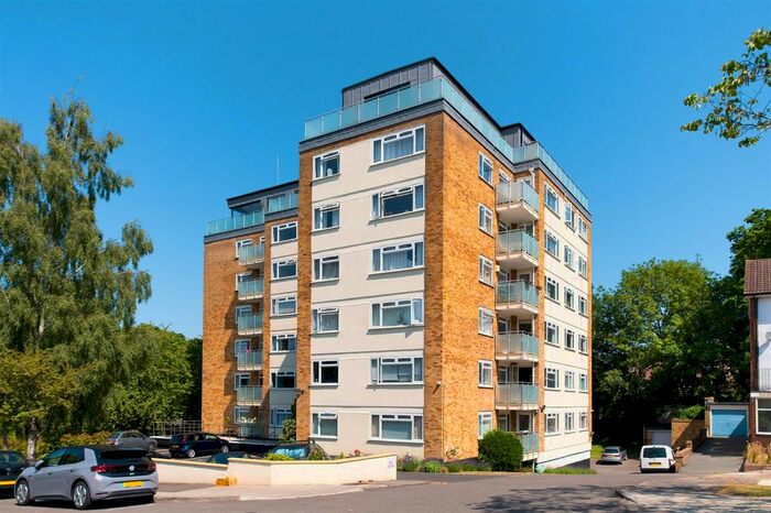 3 Bedroom Flat To Rent In Wickliffe Avenue, London, N3