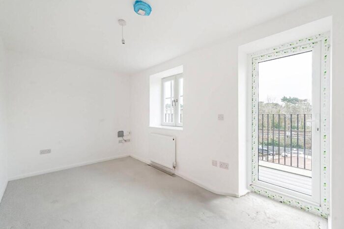 1 Bedroom Flat To Rent In Bridge Street, Pinner, HA5