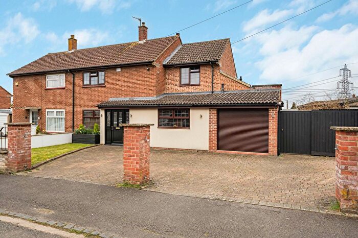 3 Bedroom Semi Detached House For Sale In Elton Crescent, Wheatley, OX33