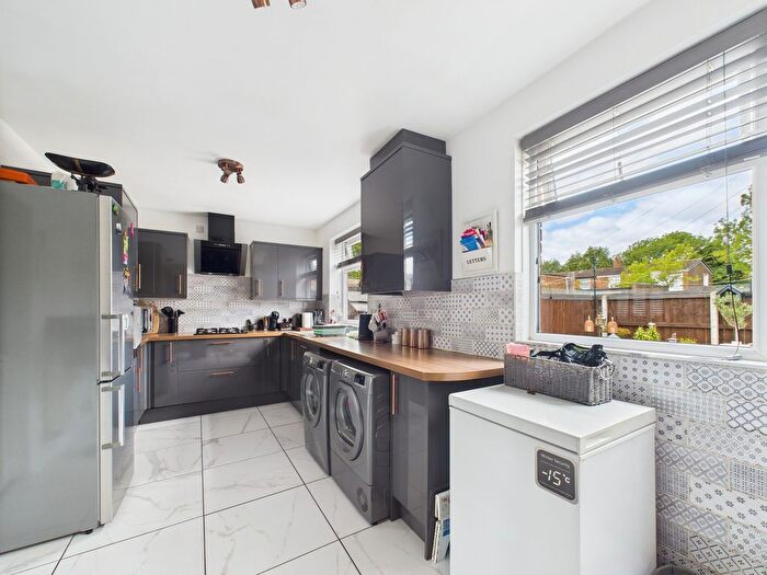 2 Bedroom End Terrace House For Sale In Putney Close, Hull, HU8