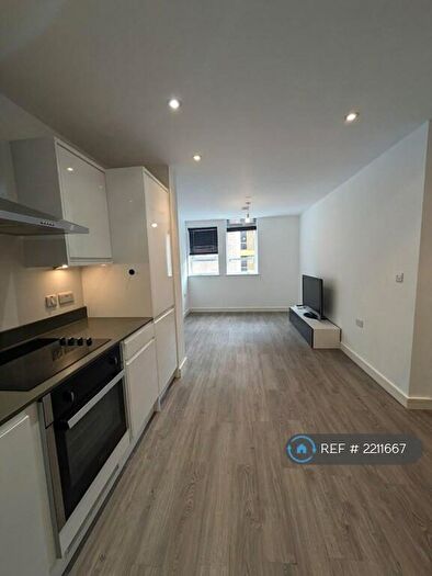 1 Bedroom Flat To Rent In Arodene House, Ilford, IG2