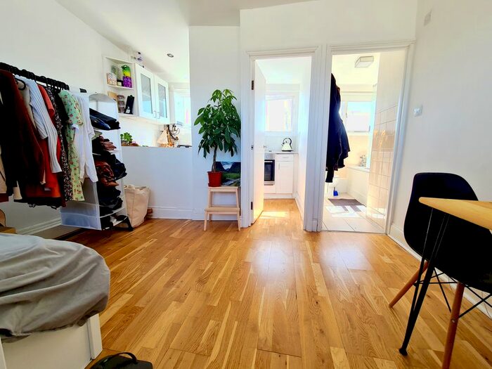 Studio To Rent In Mayton Street, London, N7