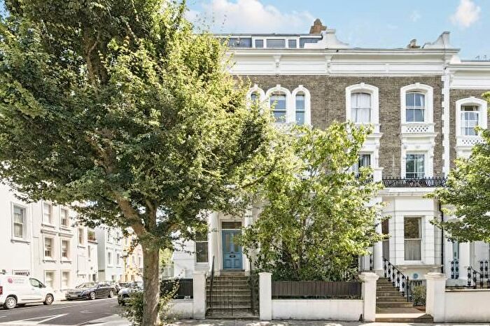 2 Bedroom Flat For Sale In St. Charles Square, London, W10