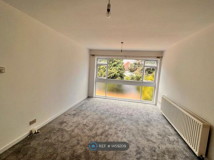 2 Bedroom Flat To Rent In Widmore Road, Bromley, BR1