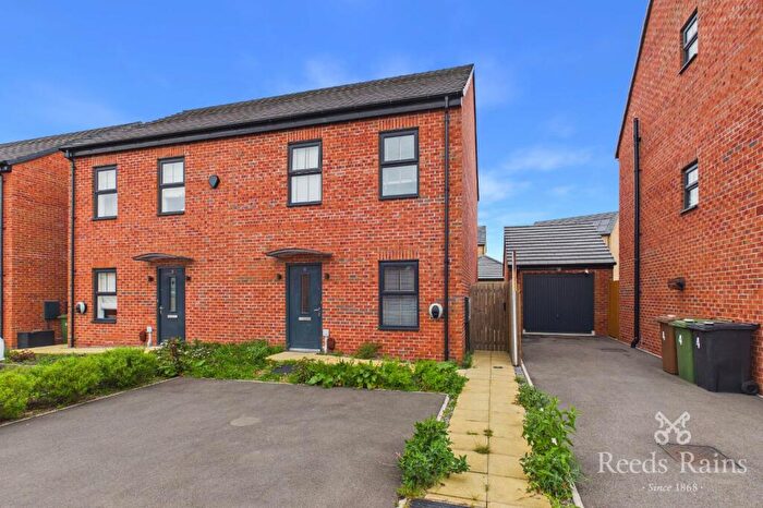 3 Bedroom Semi Detached House To Rent In Tulip Drive, Seacroft, Leeds, West Yorkshire, LS14