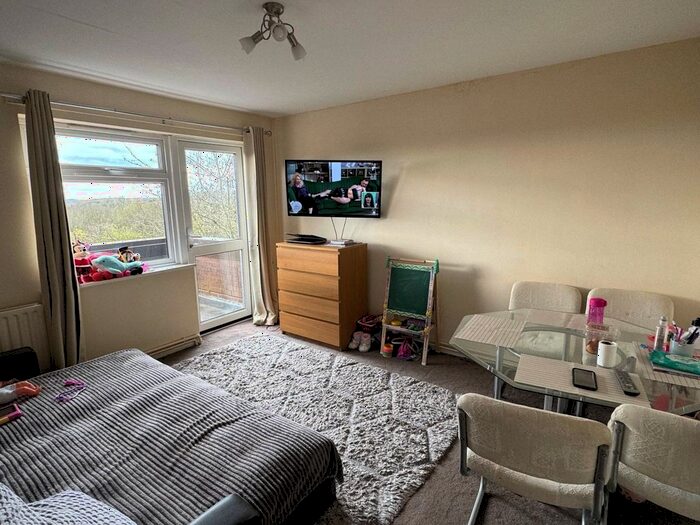 2 Bedroom Flat To Rent In Boulton Grange, Telford, Shropshire, TF3