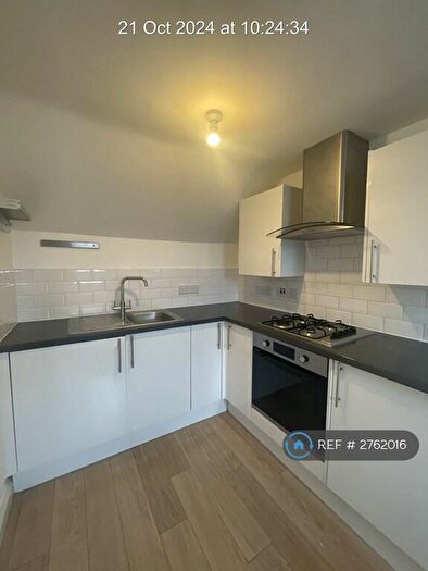 2 Bedroom Flat To Rent In Worsley Court, Bristol, BS5
