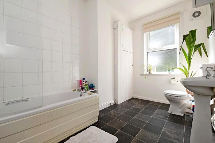 4 Bedroom House To Rent In Barber Road, Crookesmoor, S10