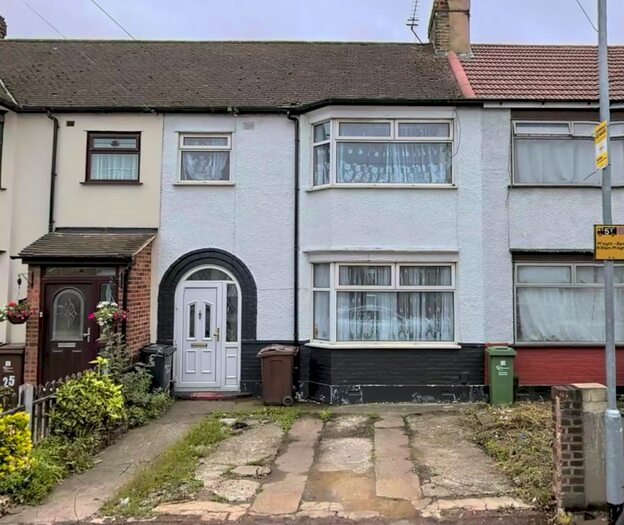 3 Bedroom Terraced House To Rent In Waverley Gardens, Barking IG11