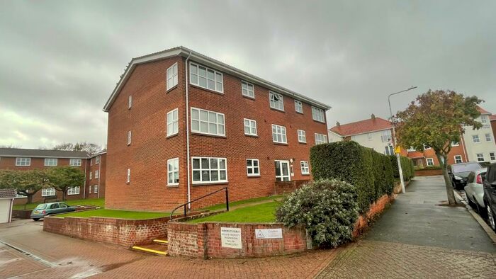 2 Bedroom Flat To Rent In Cornwall Gardens, Margate, CT9