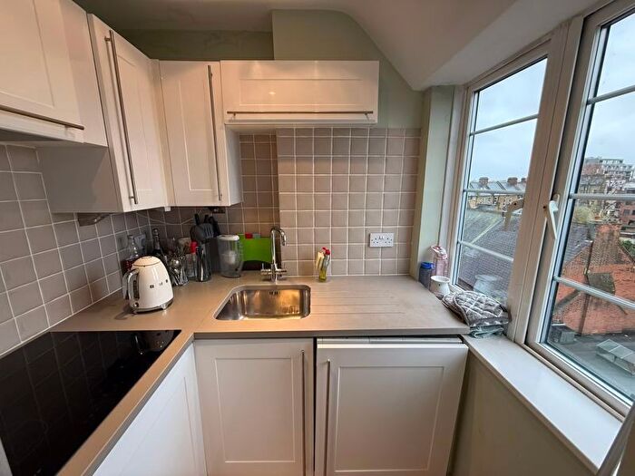 Studio To Rent In Balham High Road, London, SW17