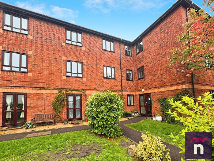 2 Bedroom Flat To Rent In Buttons Yard, Warminster, BA12
