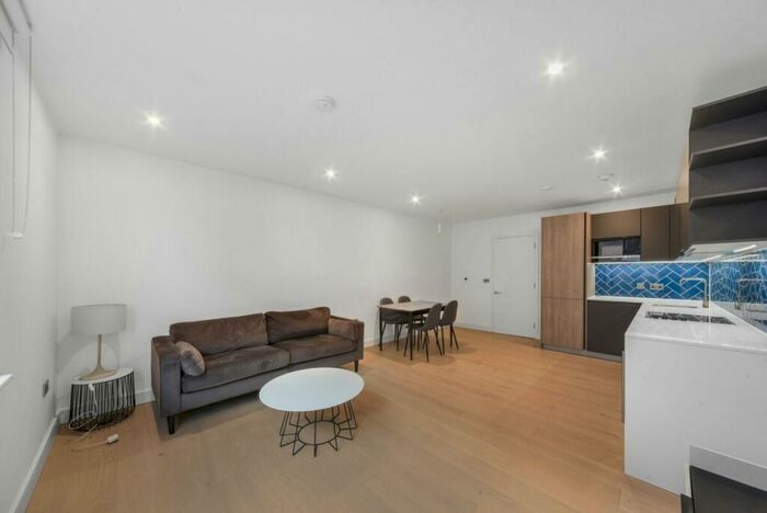 2 Bedroom Apartment To Rent In Rosewood Building, E2