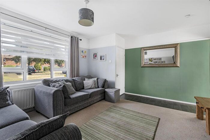 3 Bedroom Maisonette For Sale In Bedroom With Private Garden - Hertford, SG14