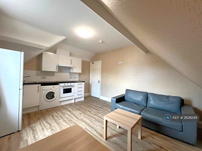 3 Bedroom Flat To Rent In Walsingham Road, Bristol, BS6