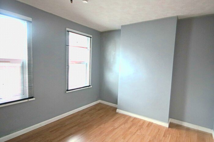 3 Bedroom Detached House To Rent In Ridgeway Gardens, Ilford IG4