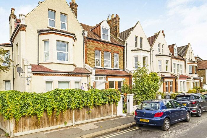 5 Bedroom Property To Rent In Estreham Road, Streatham, SW16