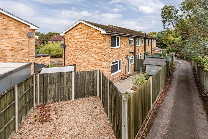2 Bedroom End Of Terrace House For Sale In Hillside Gardens, Addlestone, Surrey, KT15