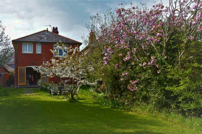 3 Bedroom Detached House To Rent In Clatterford Road, Newport, PO30