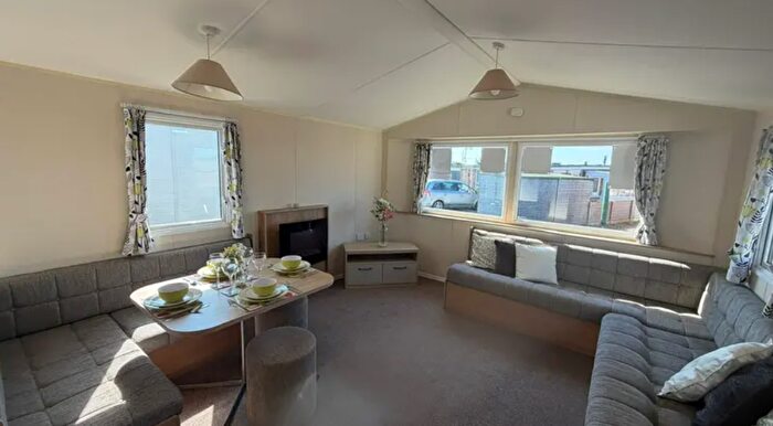 2 Bedroom Park Home For Sale In Solent Breezes Holiday Park, SO31