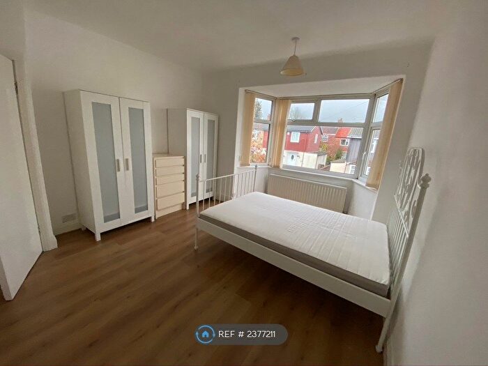 2 Bedroom Flat To Rent In Deanham Gardens, Newcastle Upon Tyne, NE5