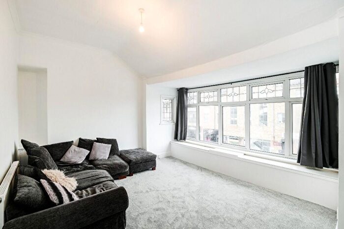 1 Bedroom Flat To Rent In High Road, Woodford Green, Essex, IG8